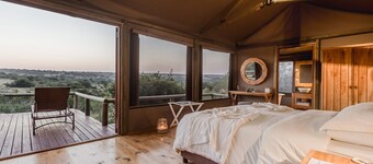 Hlosi Game Lodge - Amakhala Game Reserve