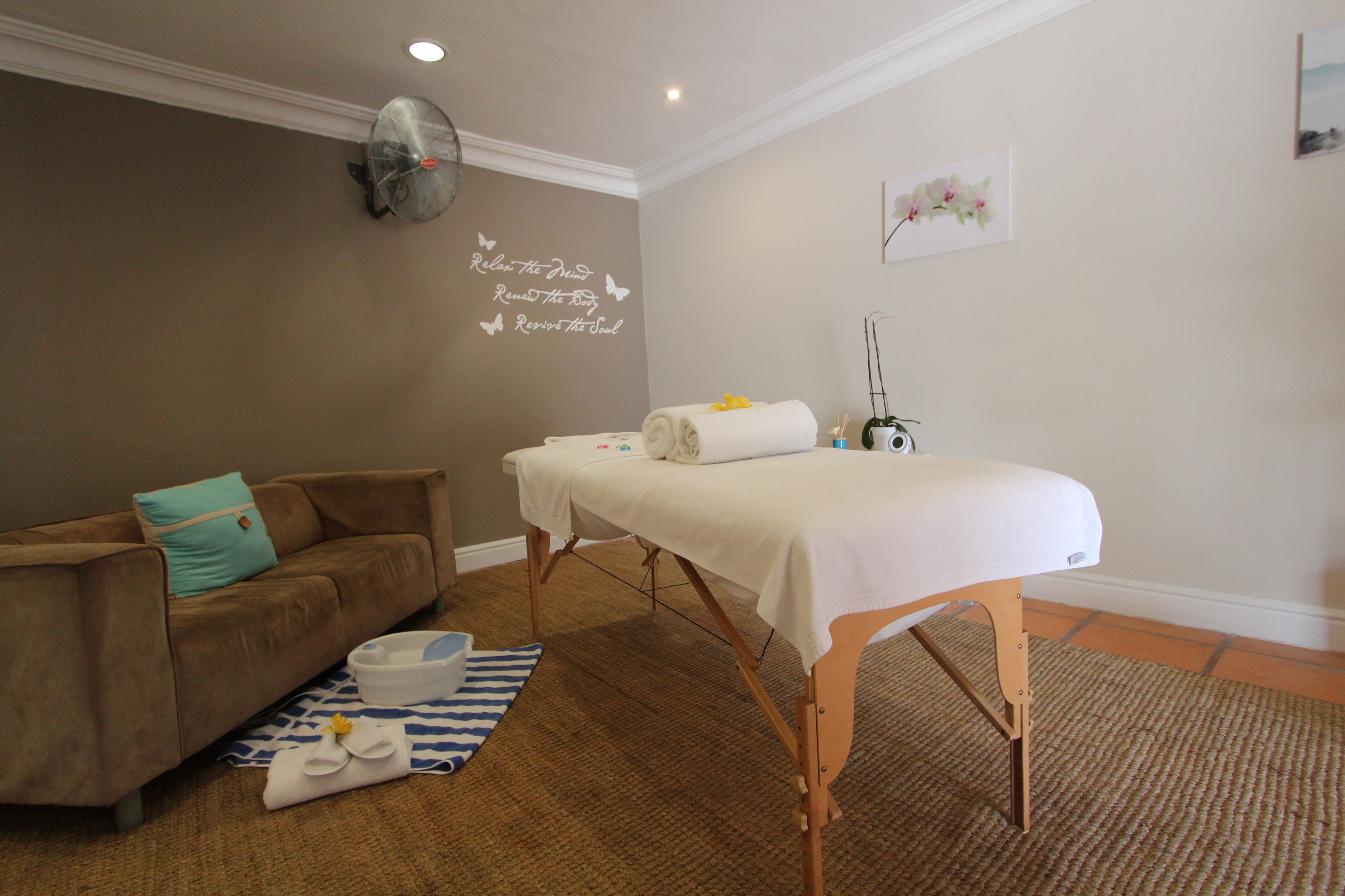1 treatment room, massages