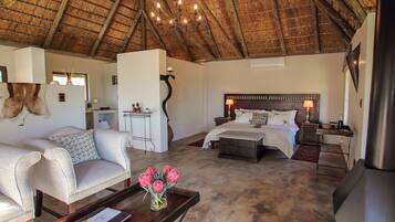 Luxury King Suite | 1 bedroom, minibar, in-room safe, desk