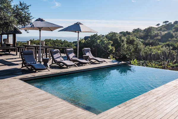 2 piscinas al aire libre, sombrillas, sillones reclinables de piscina