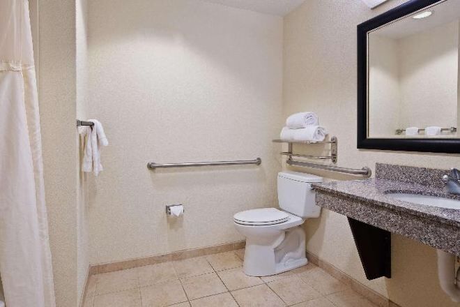Bathroom | Free toiletries, hair dryer, towels, soap