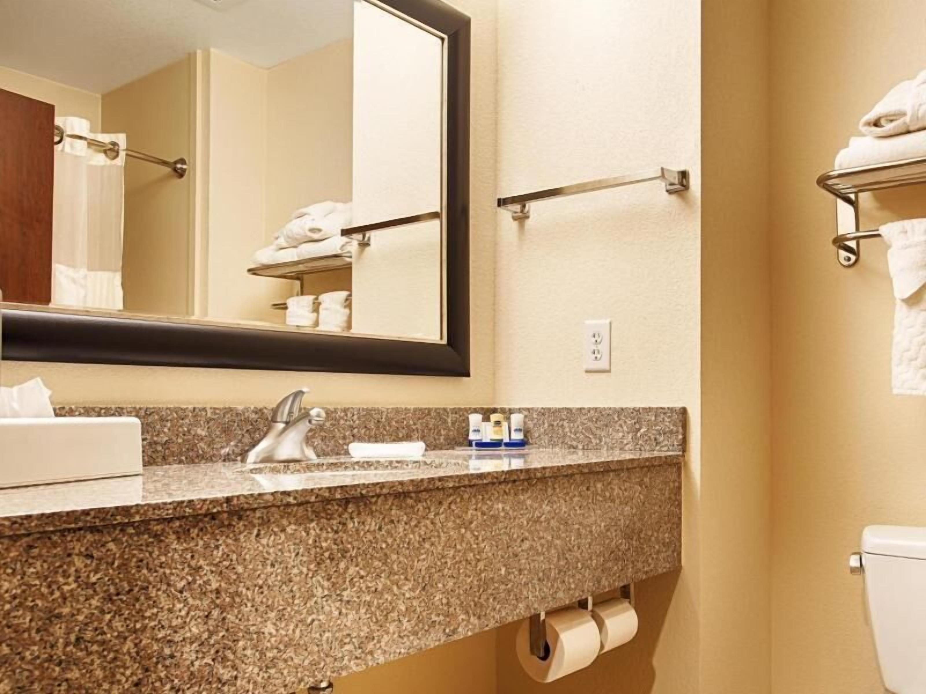 Bathroom | Free toiletries, hair dryer, towels, soap