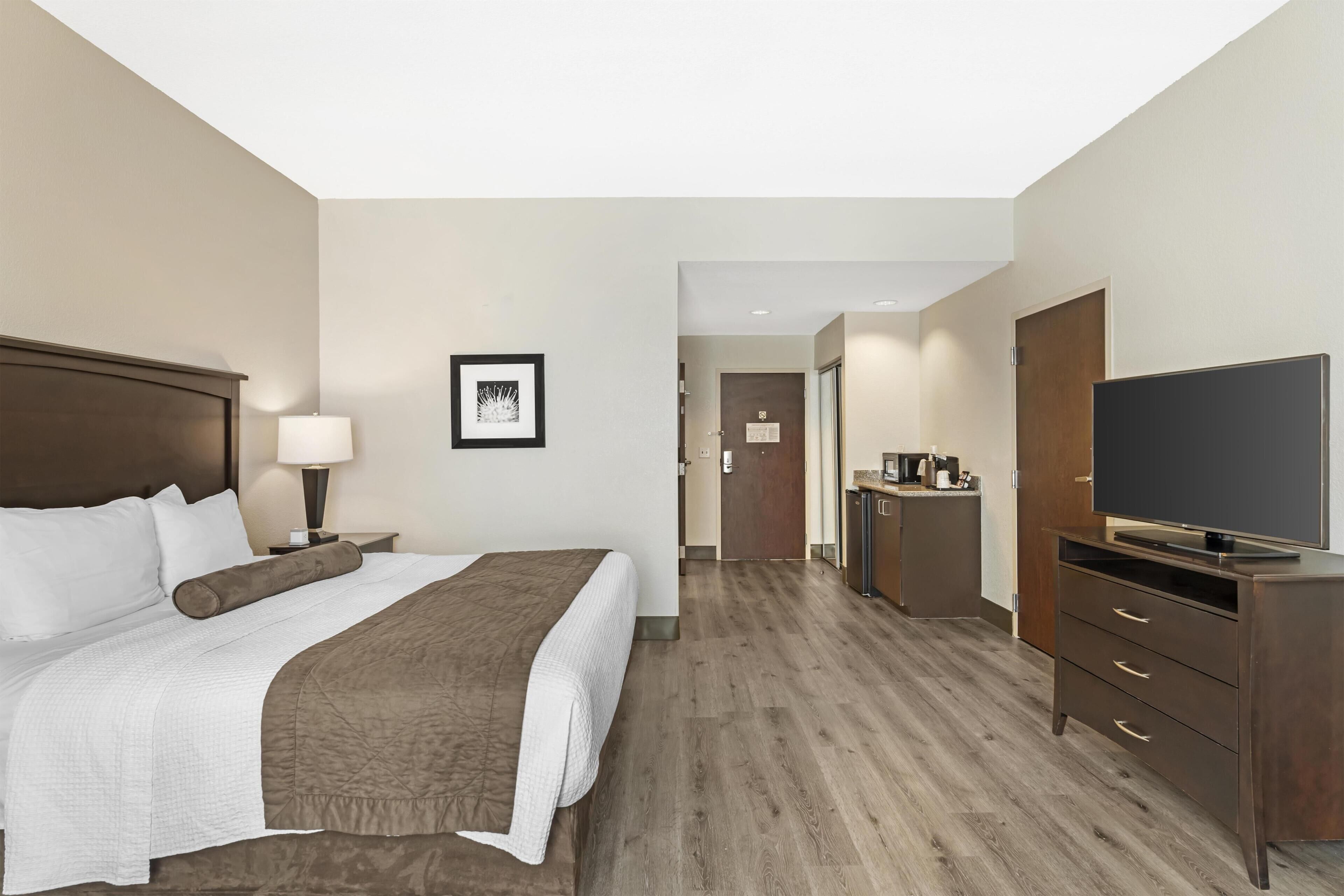 In-room safe, desk, laptop workspace, soundproofing
