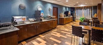 Best Western Plus Chain of Lakes Inn & Suites