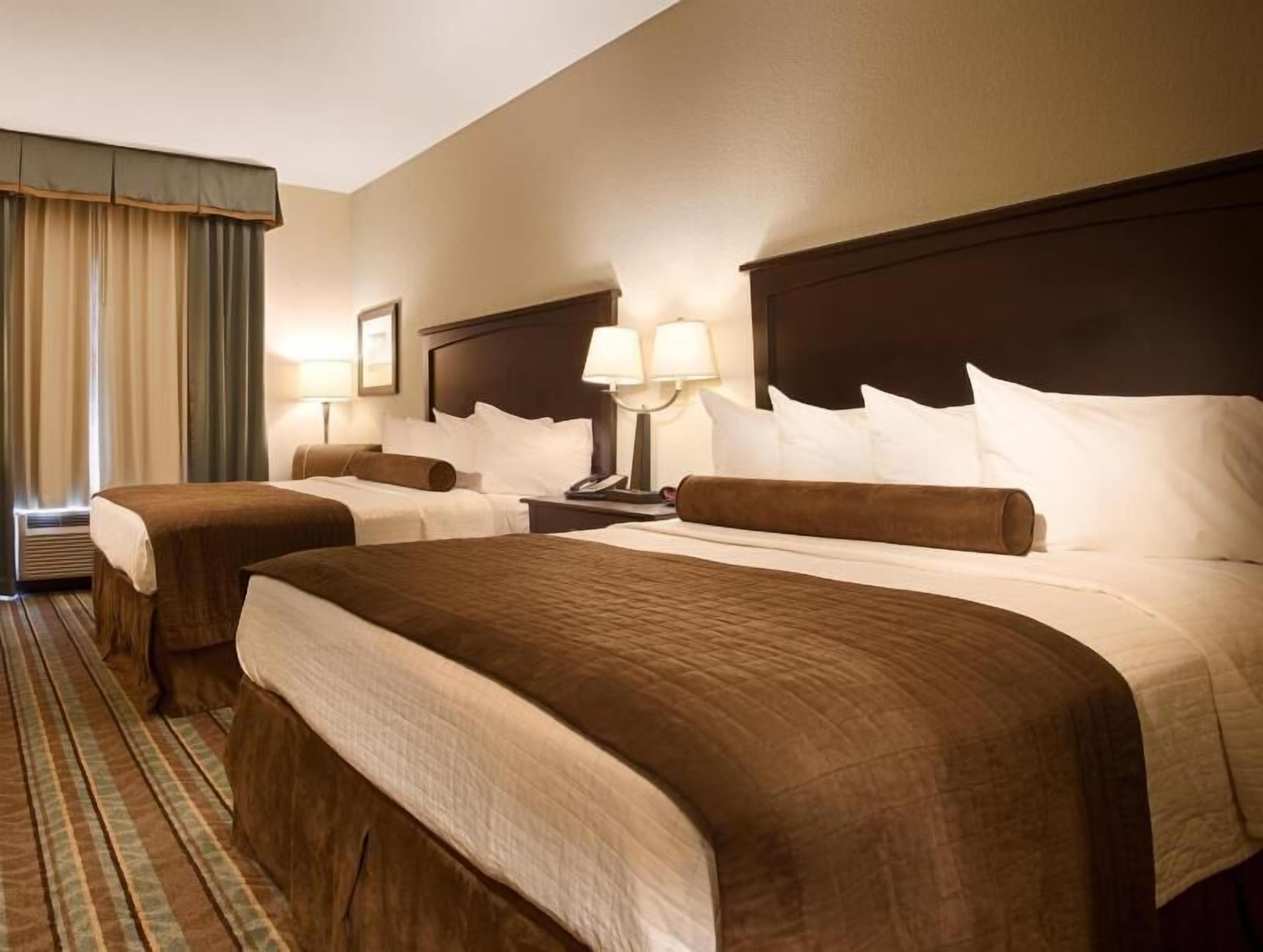 In-room safe, desk, laptop workspace, soundproofing