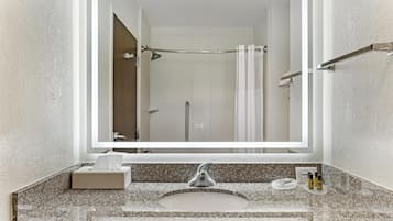 Standard Room, 1 King Bed, Non Smoking, Refrigerator & Microwave | Bathroom | Free toiletries, hair dryer, towels, soap