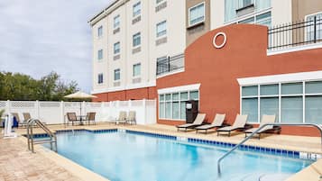 Outdoor pool, pool loungers