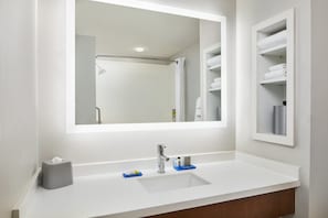 Standard Room | Bathroom | Hair dryer, towels