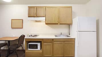 Fridge, microwave, stovetop
