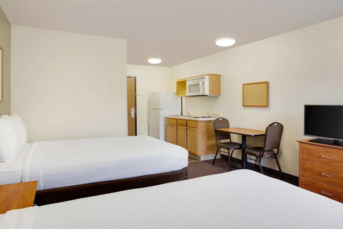 Desk, iron/ironing board, free WiFi, bed sheets