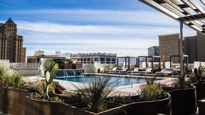 Outdoor pool, open 8:00 AM to 10:00 PM, free cabanas - Hotel Indigo El Paso Downtown by IHG (El Paso)