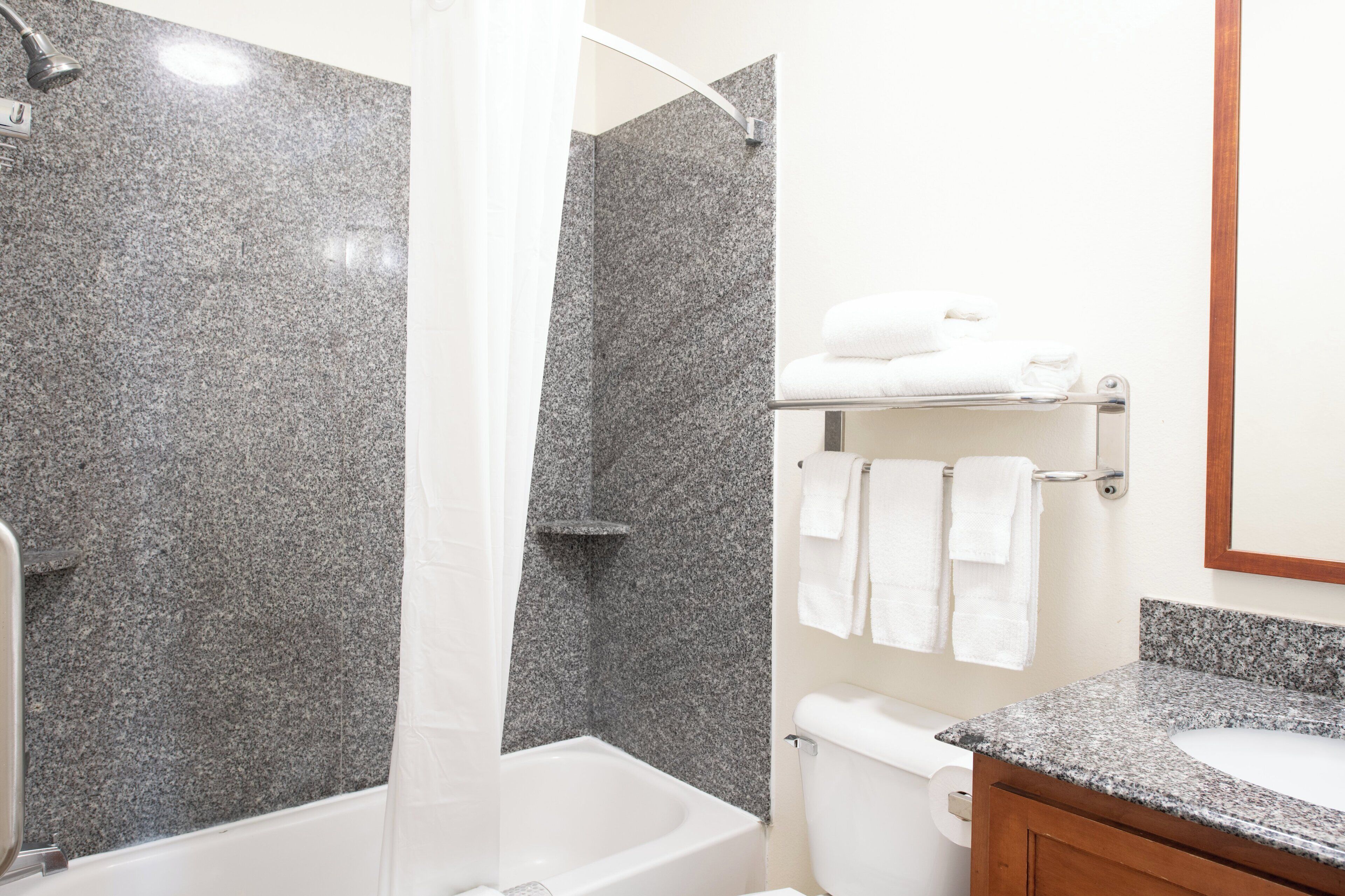 studio suite, 2 queen beds | bathroom | combined shower/bathtub, free toiletries, hair dryer, towels
