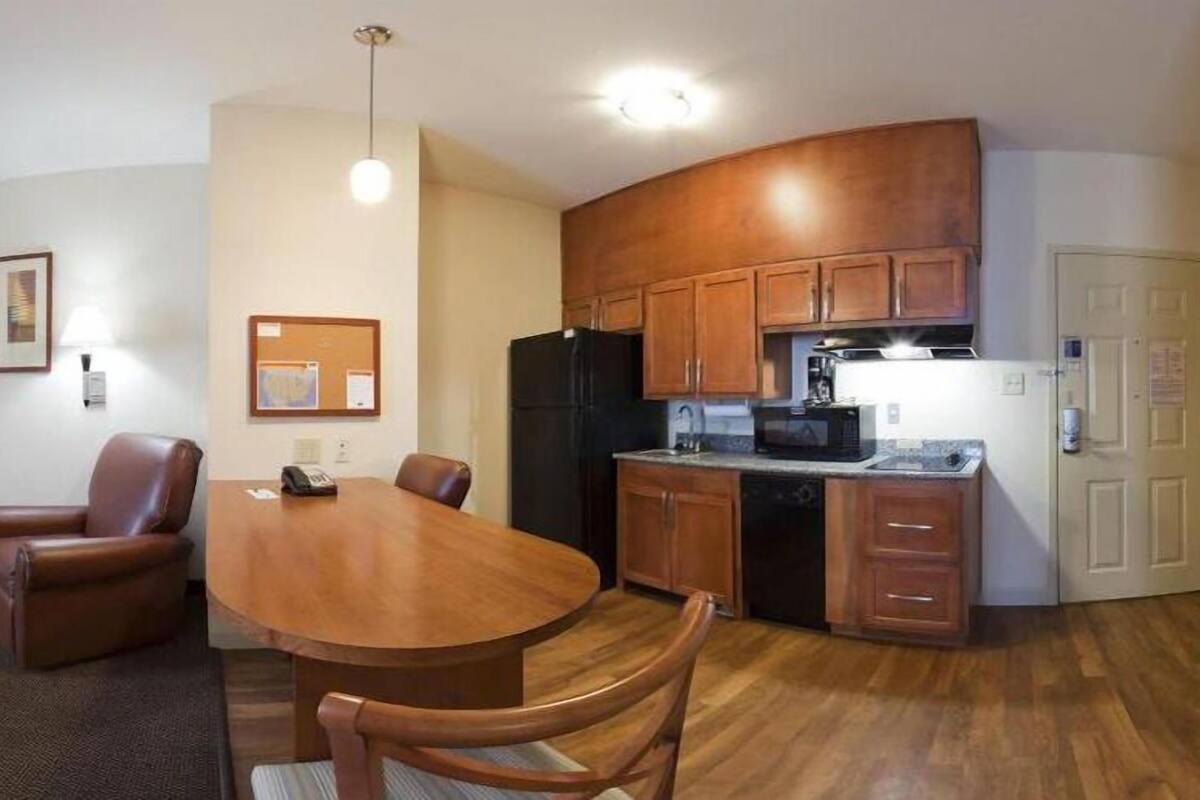 fridge, microwave, stovetop, dishwasher