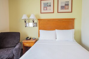 Studio Suite, 1 Queen Bed, Kitchen | Desk, blackout drapes, iron/ironing board, free WiFi - Candlewood Suites New Iberia by IHG (New Iberia)