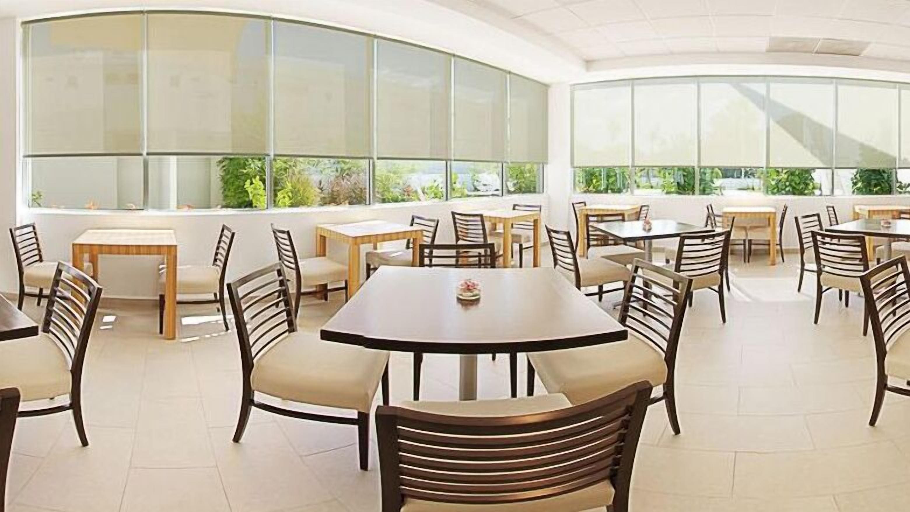 breakfast, lunch and dinner served