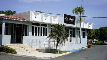 Se sirven desayunos, comidas y cenas