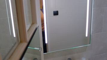 Triple Saint-Michel (Bâtiment annexe) | Salle de bain | Articles de toilette gratuits, serviettes fournies