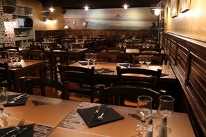 Breakfast, lunch, dinner served; French cuisine