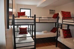 Etagenbett, 6 Betten pro Zimmer