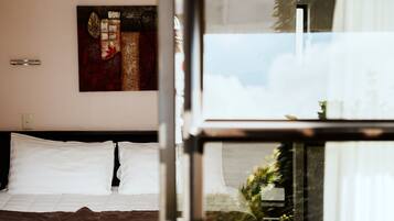 Master Studio with Walk-in Shower | Premium bedding, desk, blackout drapes, free WiFi