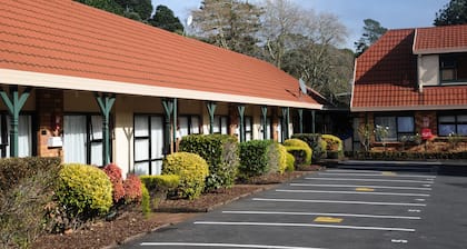 Tudor Court Motor Lodge