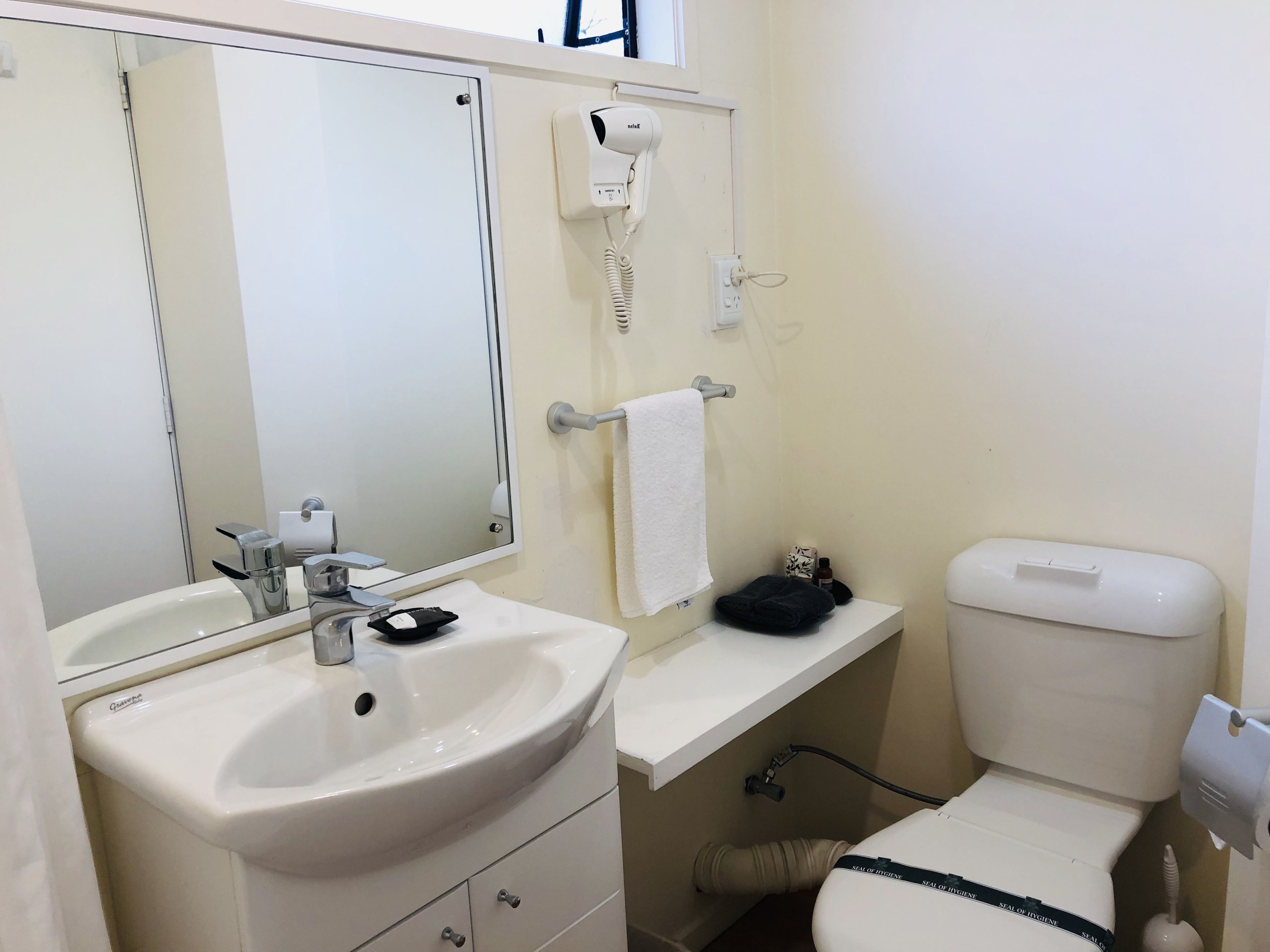 Photo - Tudor Court Motor Lodge