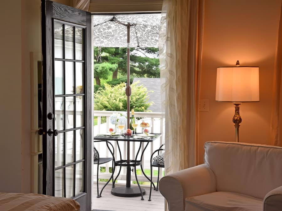 Deluxe-huone, 1 suuri parisänky, takka, puutarha-alue | Näkymä huoneesta