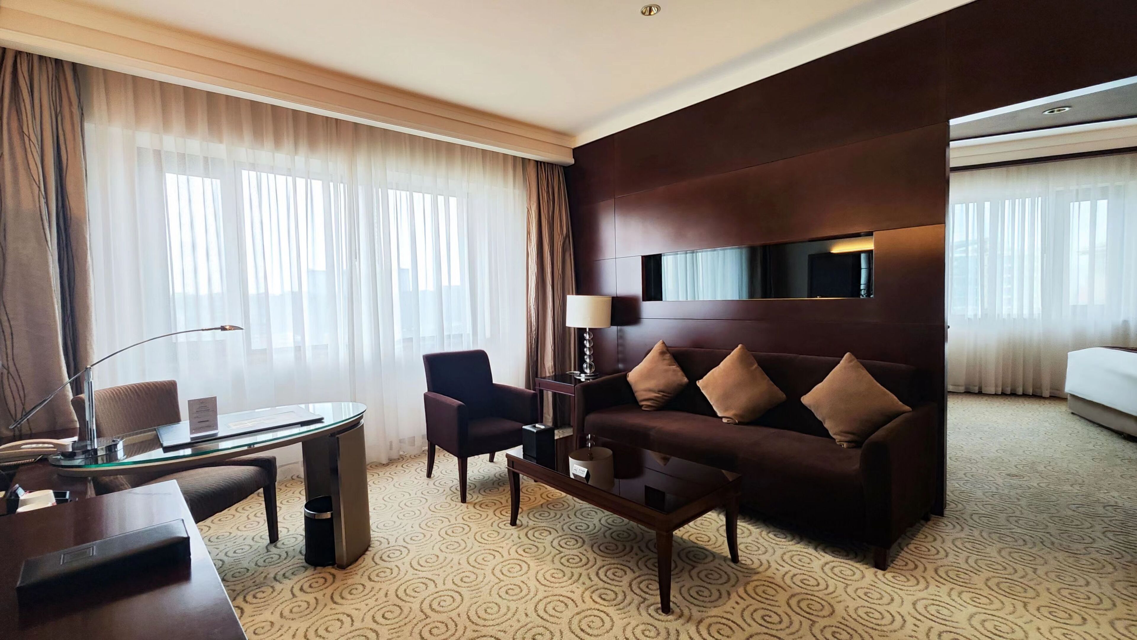 executive suite | 1 bedroom, down duvets, memory-foam beds, minibar