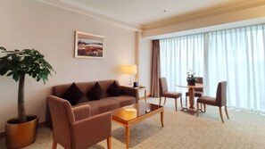 千禧套房  | Salle de séjour | Télévision LCD de 32 pouces avec chaînes numériques, télévision