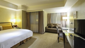 Premium bedding, down duvets, Select Comfort beds, in-room safe - City Lake Hotel (Taipei)