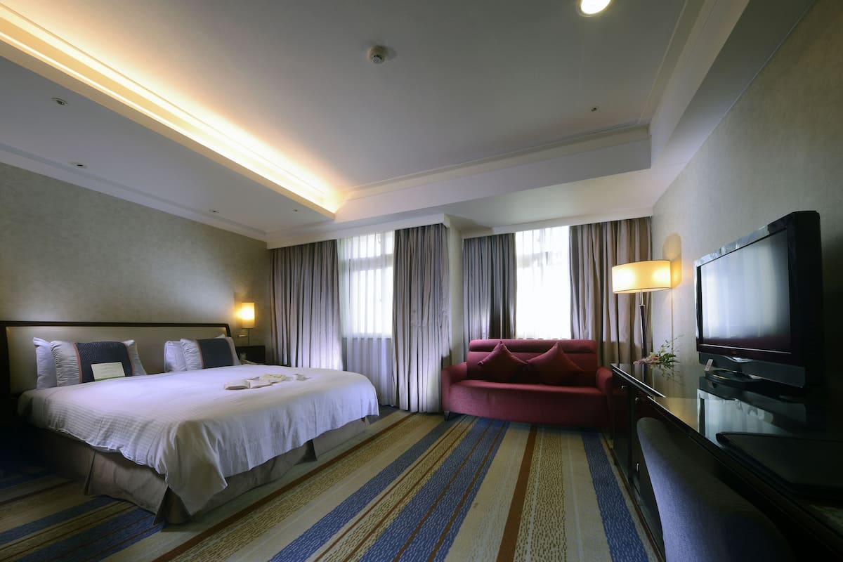 Premium bedding, down duvets, Select Comfort beds, in-room safe