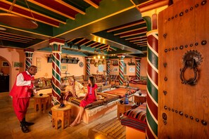 3 bares, bar junto a la piscina y bar en la playa