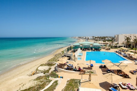 Private beach, white sand, sun-loungers, beach umbrellas. Ulysse Djerba Thalasso & Spa