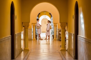 Sauna, steam room, body treatments, body wraps, body scrubs, facials