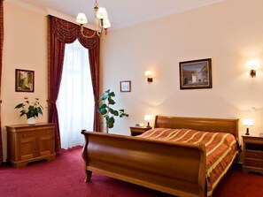 Minibar, desk, soundproofing, free WiFi