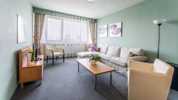 Superior Suite, 1 Bedroom | 1 bedroom, minibar, in-room safe, desk