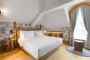 Suite Royal, Terraza, vista a la montaña | Camas Select Comfort, minibar y caja de seguridad en la habitación 