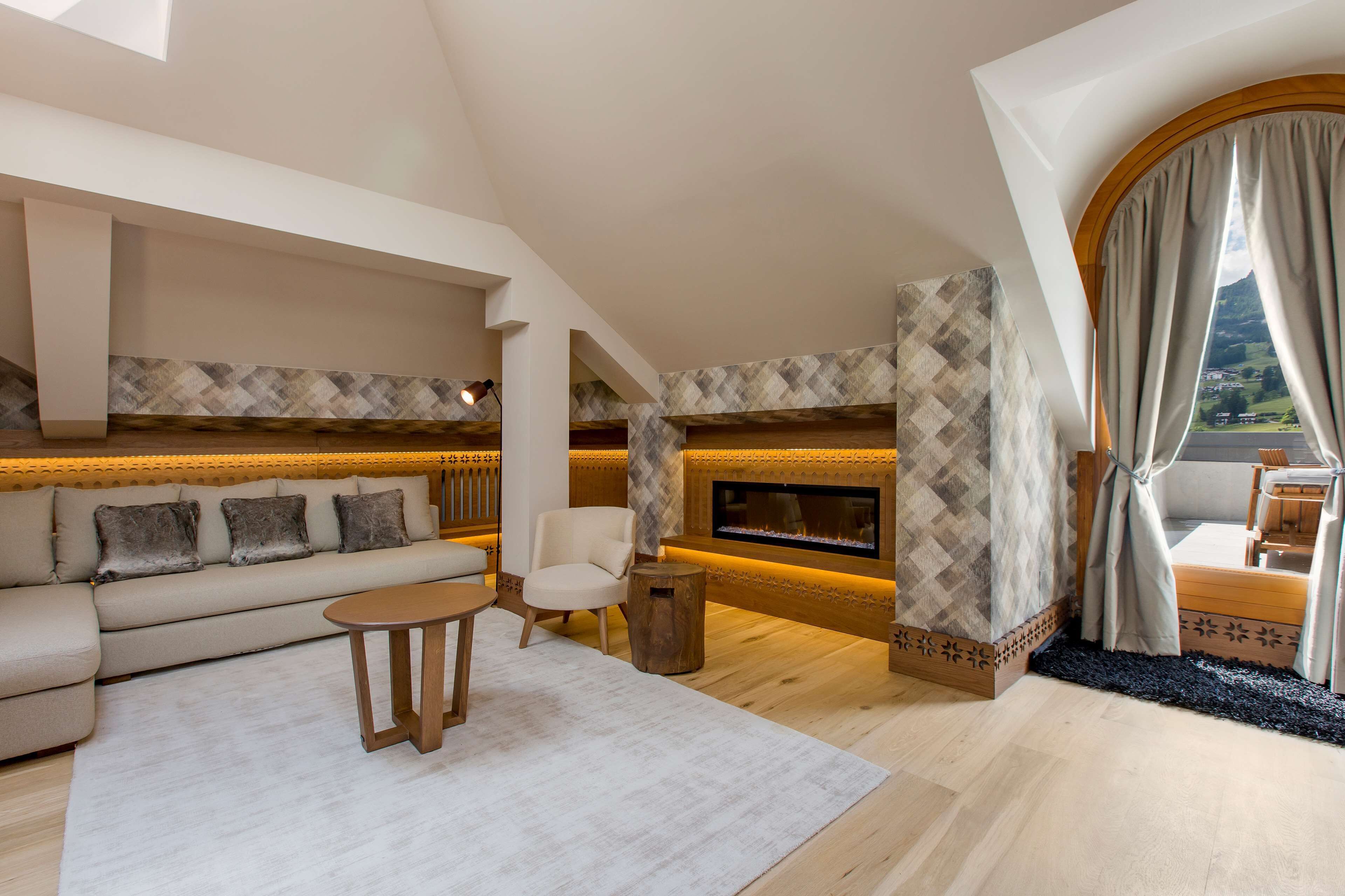 royal suite, terrace, mountain view | select comfort beds, minibar, in-room safe, desk