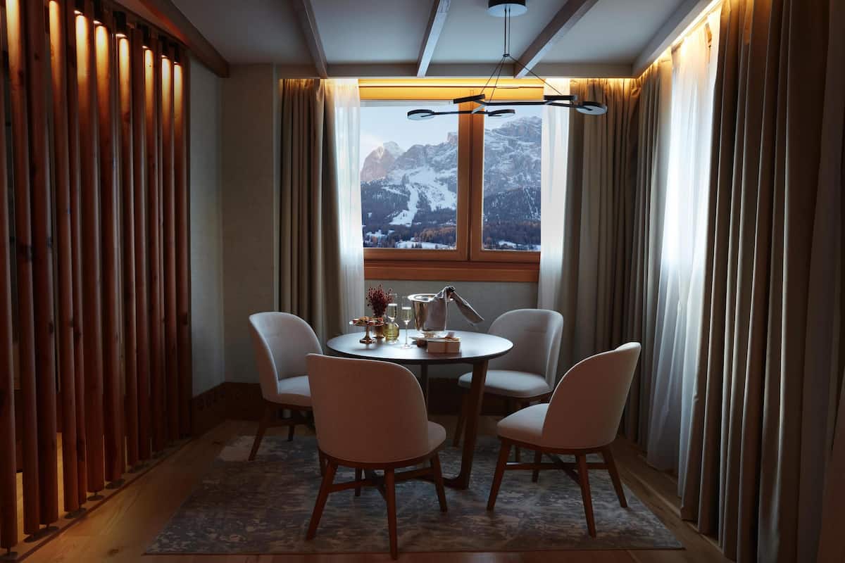 Premier Suite, 1 Bedroom, Mountain View | Select Comfort beds, minibar, in-room safe, desk
