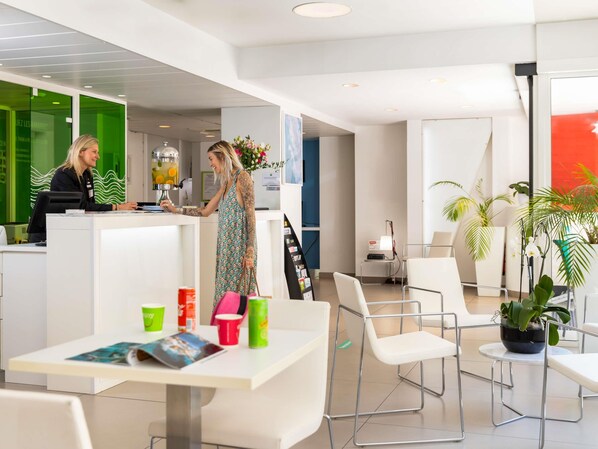 Bar (on property) - ibis Styles Menton Centre (Menton)