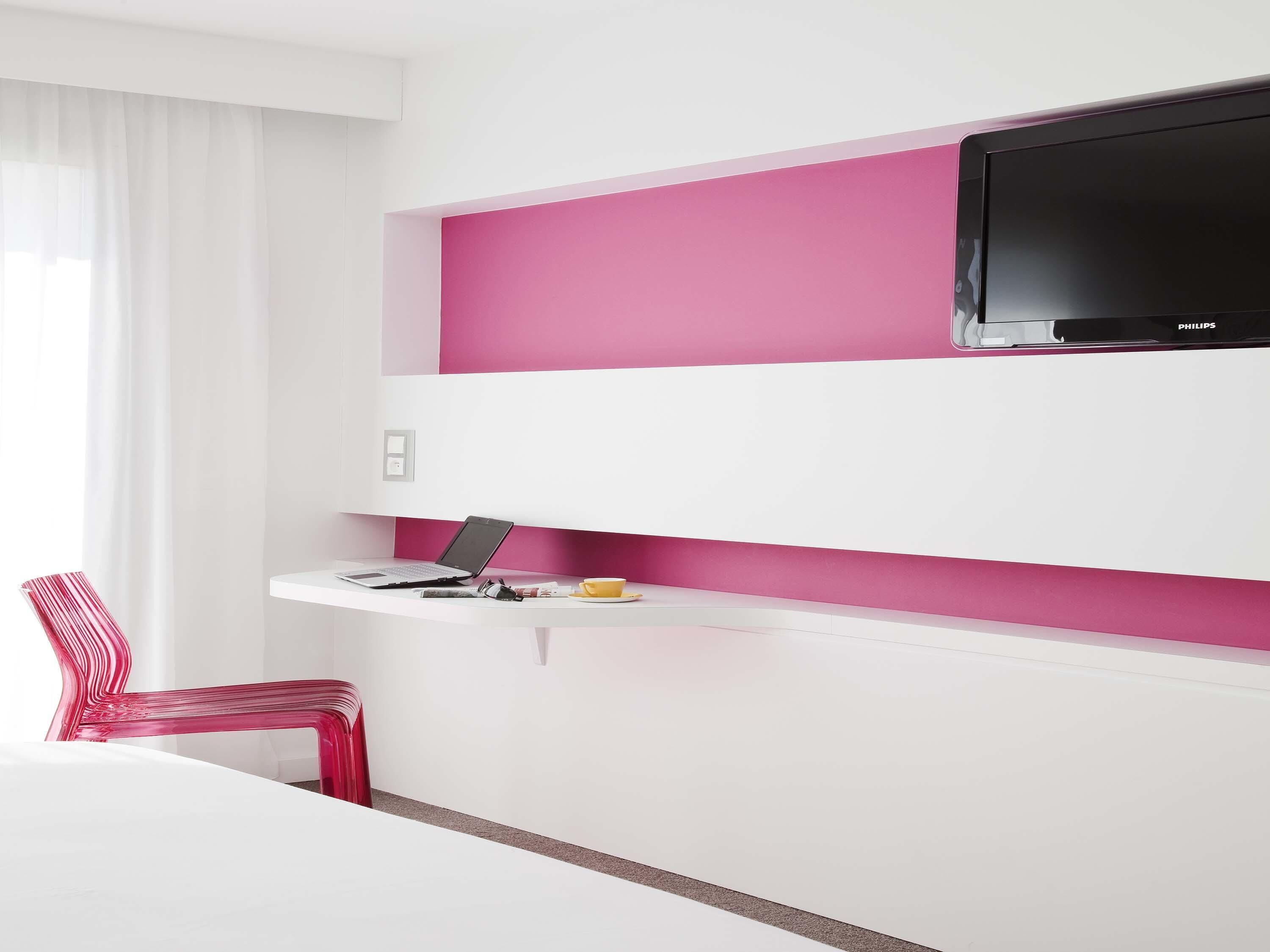 Doppia Standard, 1 letto matrimoniale | 1 camera, biancheria da letto di alta qualità, una scrivania