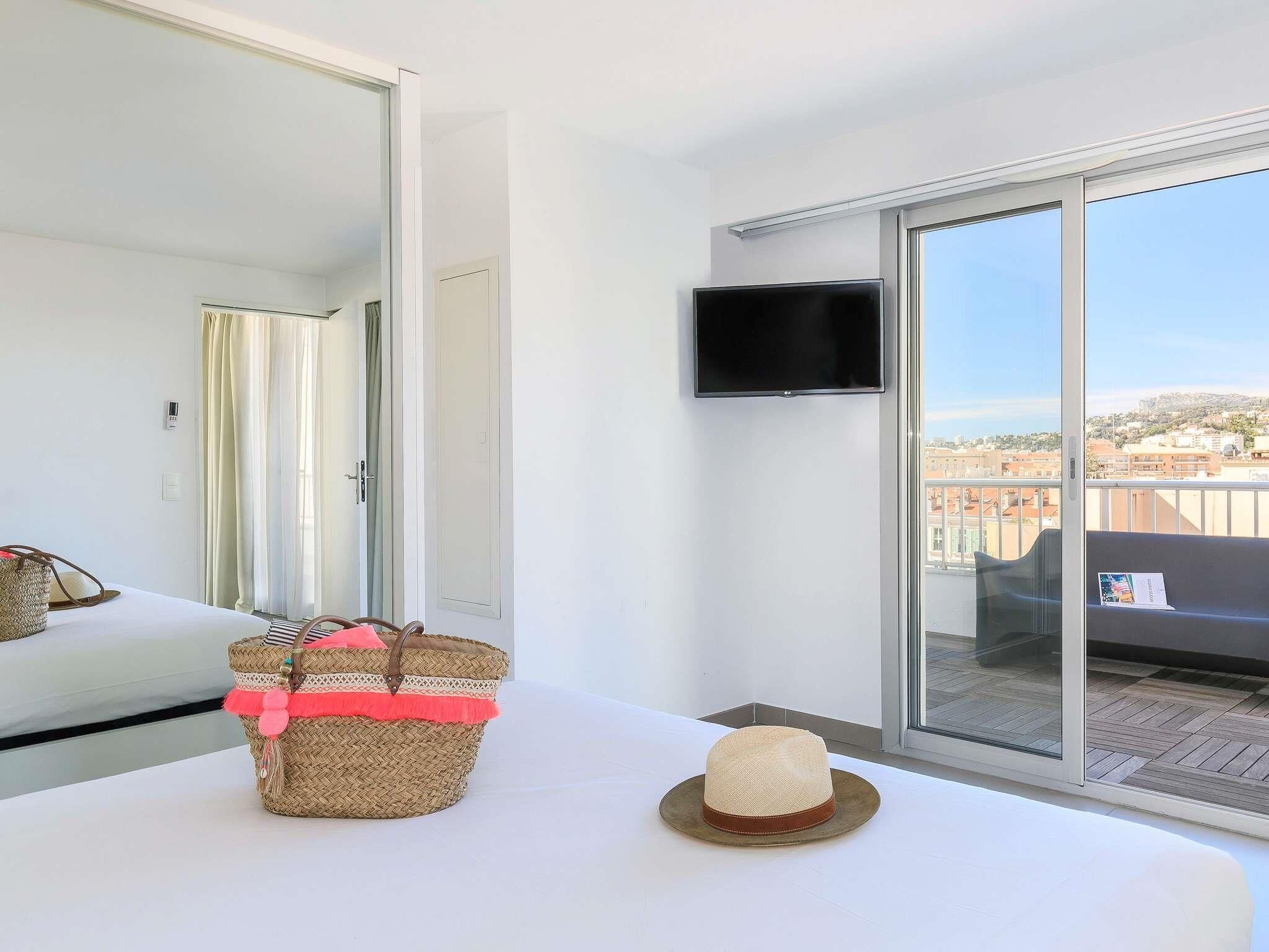 1 dormitorio, ropa de cama de alta calidad, escritorio