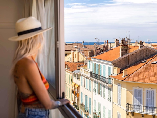 1 bedroom, premium bedding, desk, soundproofing - ibis Styles Menton Centre (Menton)