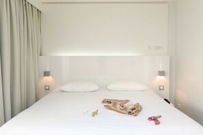 Phòng đôi Tiêu chuẩn, 1 giường đôi | 1 phòng ngủ, bộ đồ giường cao cấp, bàn, phòng cách âm