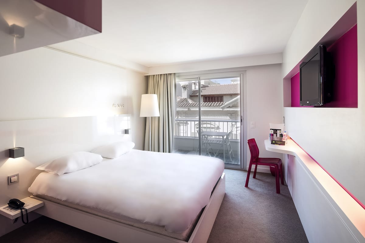 Standard Double Room, 1 Double Bed | 1 bedroom, premium bedding, desk, soundproofing