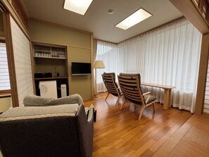 Deluxe room, Non-smoking | Living area | Flat-screen TV - Nikko Senhime Monogatari (Nikko)