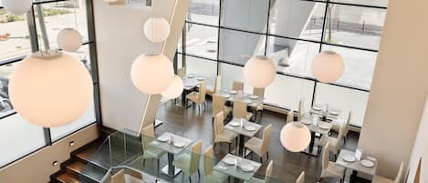 Café da manhã e jantar