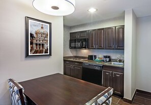 Full-sized fridge, microwave, stovetop, dishwasher - Homewood Suites by Hilton Waco (Waco)