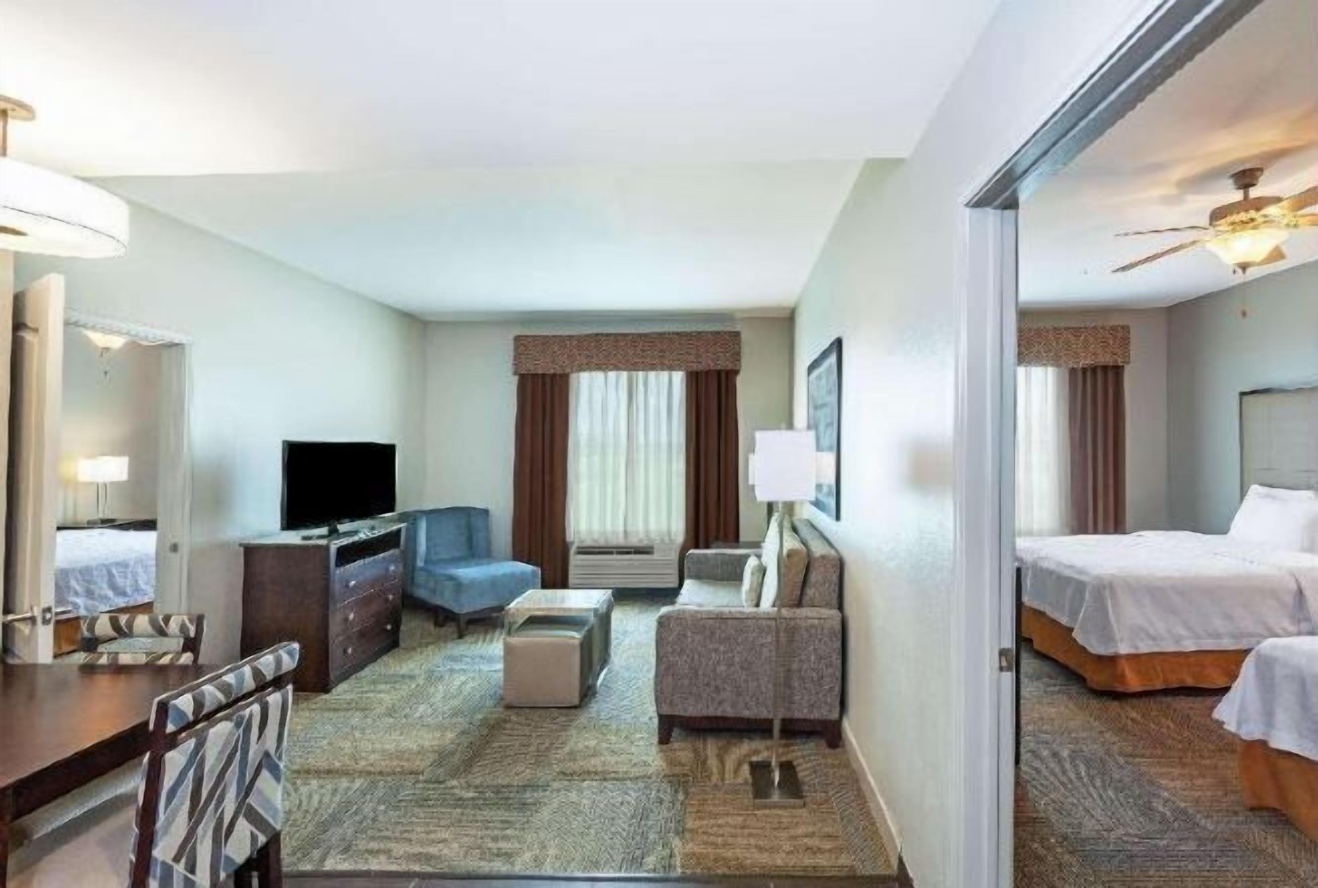 高級寢具、羽絨被、客房內保險箱、熨斗/熨衣板