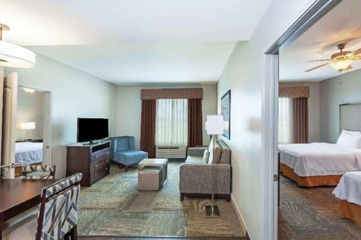 Premium-sengetøj, dundyner, pengeskab på værelset, strygejern/strygebræt